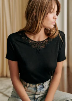 Mina T-Shirt